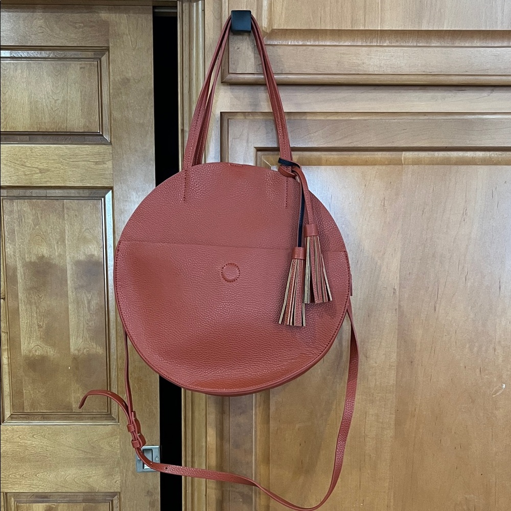 Elegant anthropology Red Leather Circle Bag